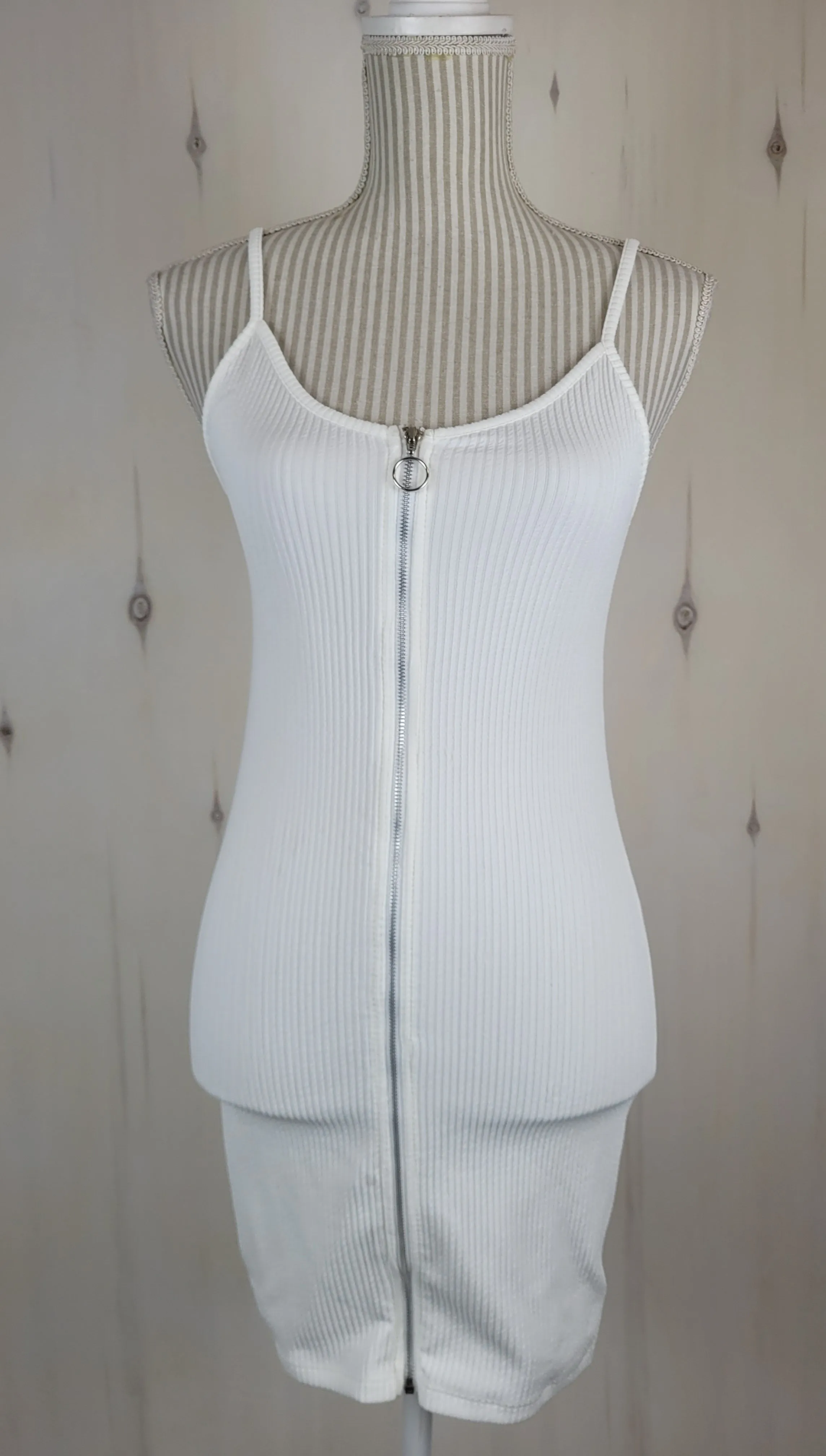 BERSHKA WHITE RIBBED FITTED DRESS LADIES SMALL EUC