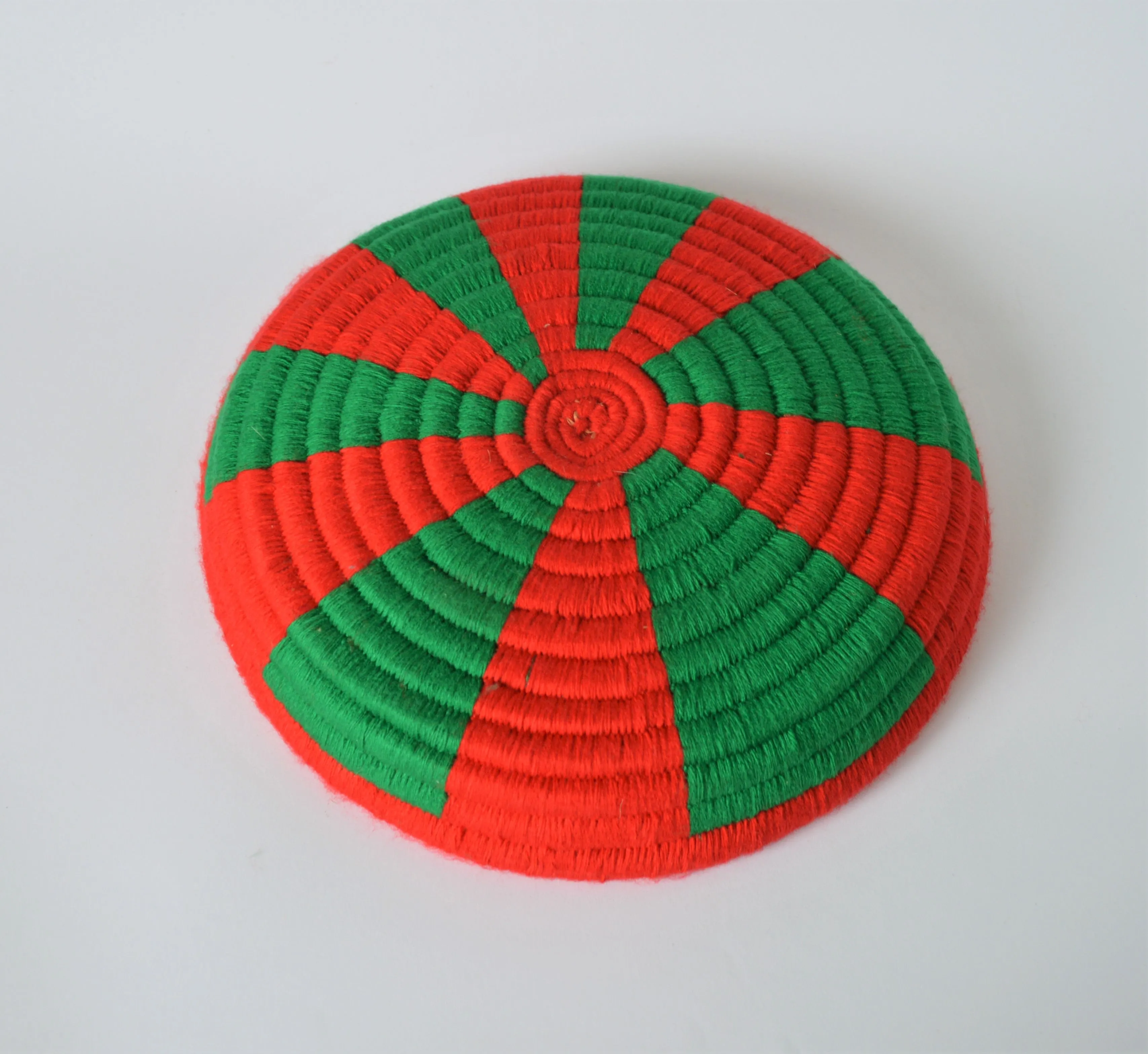 Egyptian wool palm fruit plate (green and red)