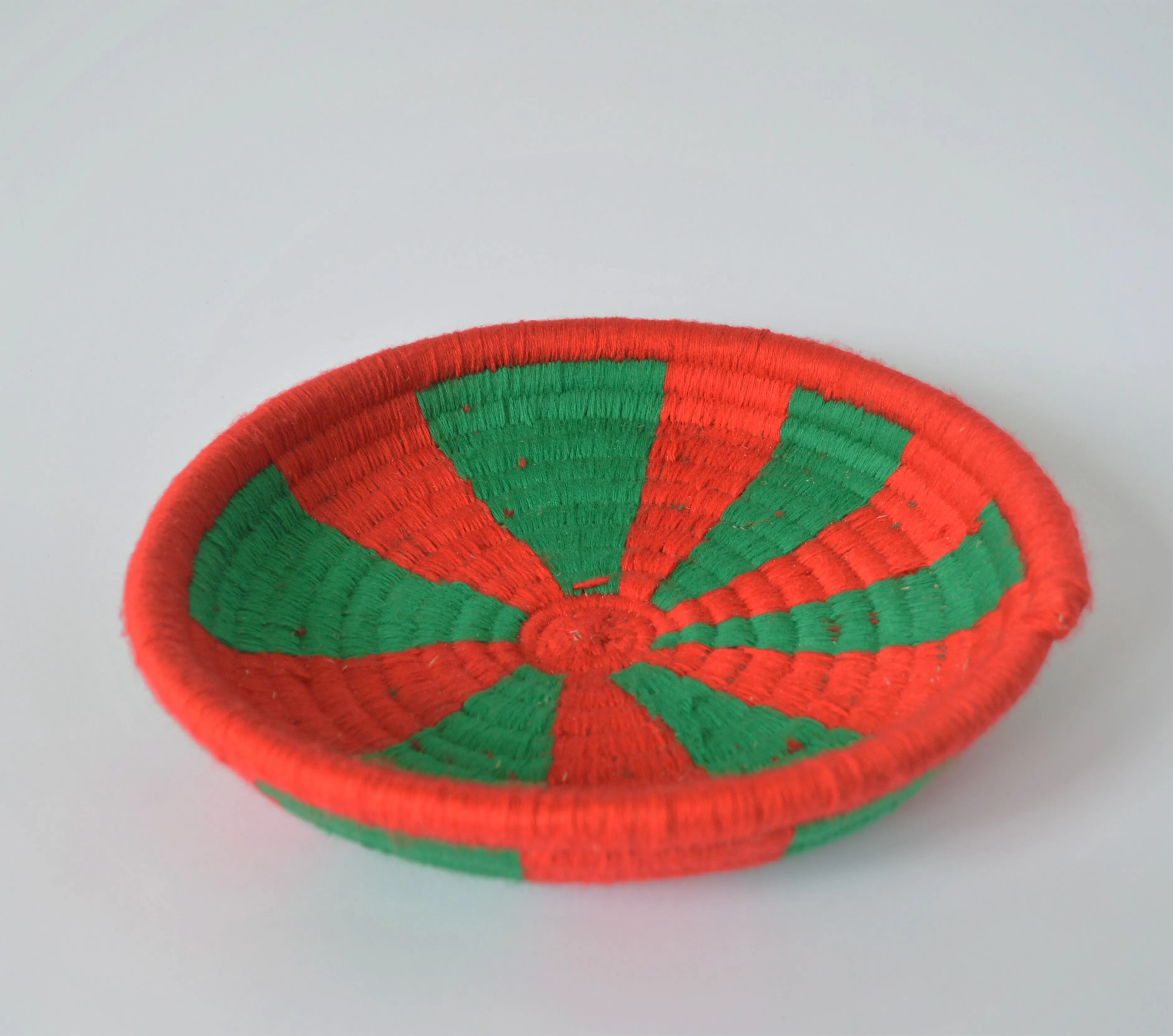 Egyptian wool palm fruit plate (green and red)